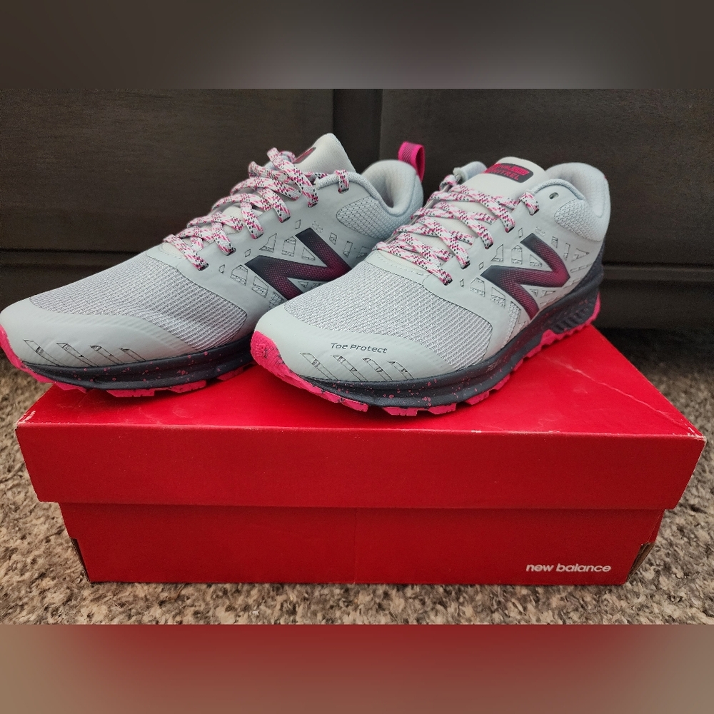 New Balance Women's Gray & Pink Running Shoes
